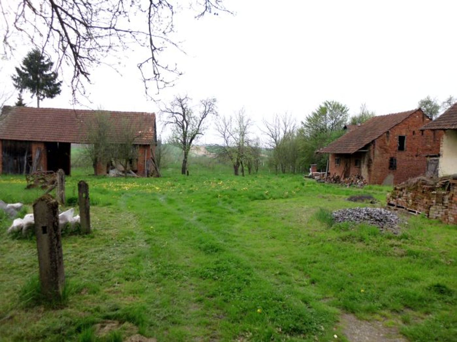 Starija kuća sa objektima, gradilište, V. Zdenci — fotografija 4