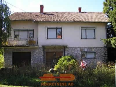 Kuća+pom. zgrade + 3 j. zemlje, Vukovje