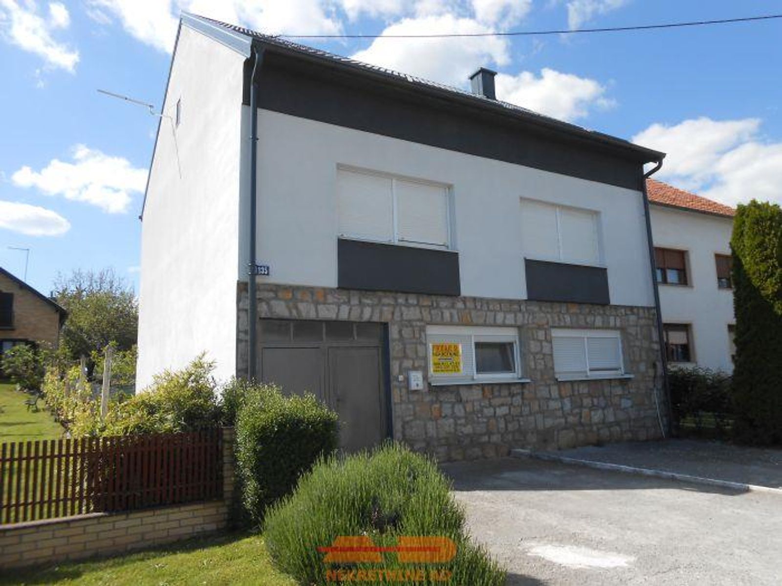 Renovirana, zgrade, parcela 2099 m2! — fotografija 2