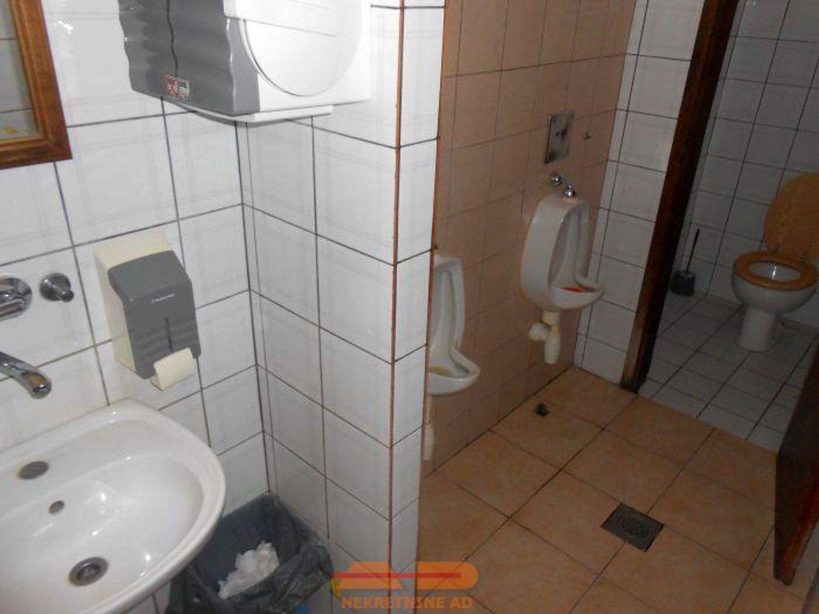 Uhodan, renoviran i opremljen bistro u Siraču! — fotografija 15