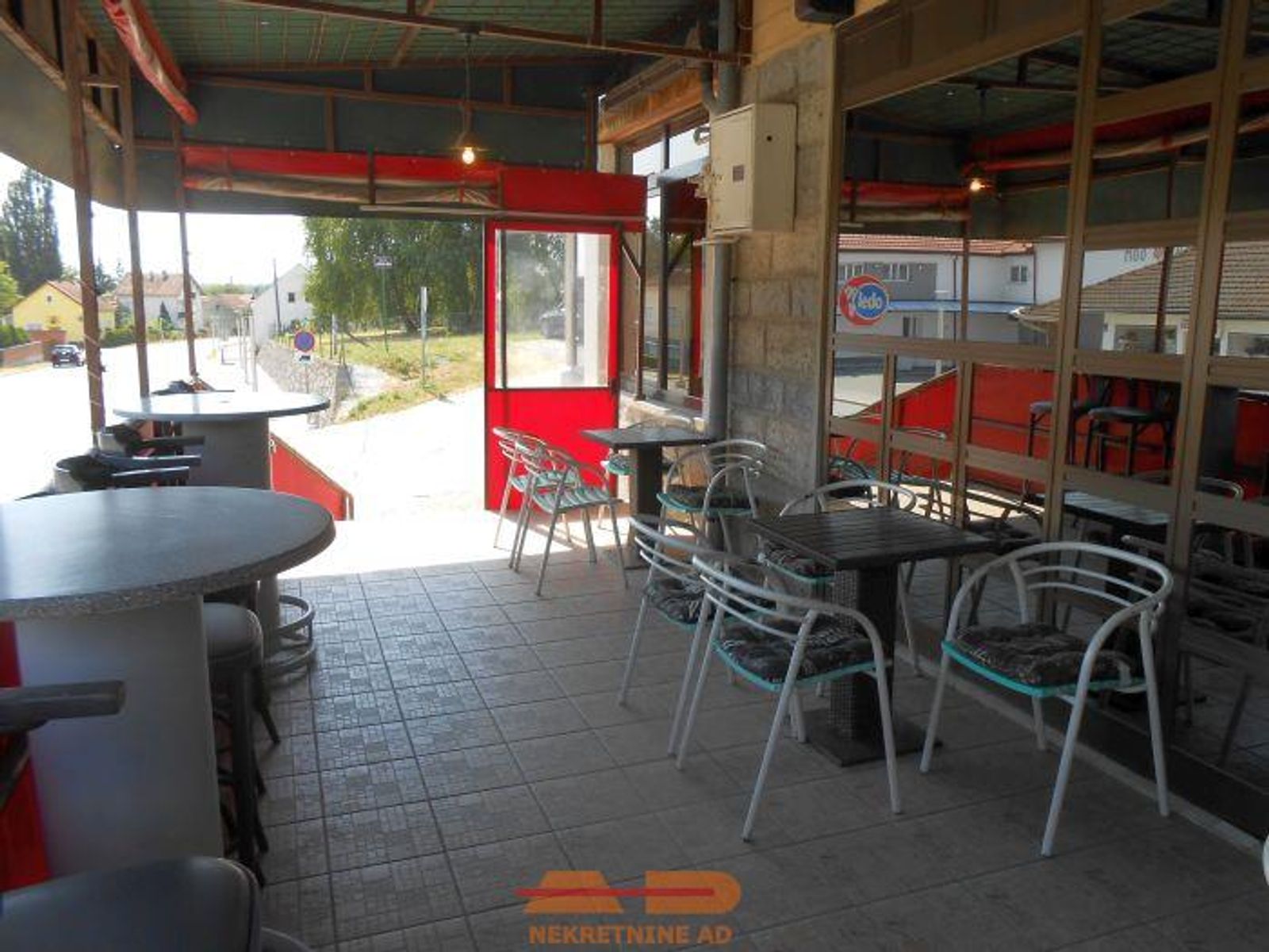 Uhodan, renoviran i opremljen bistro u Siraču! — fotografija 20