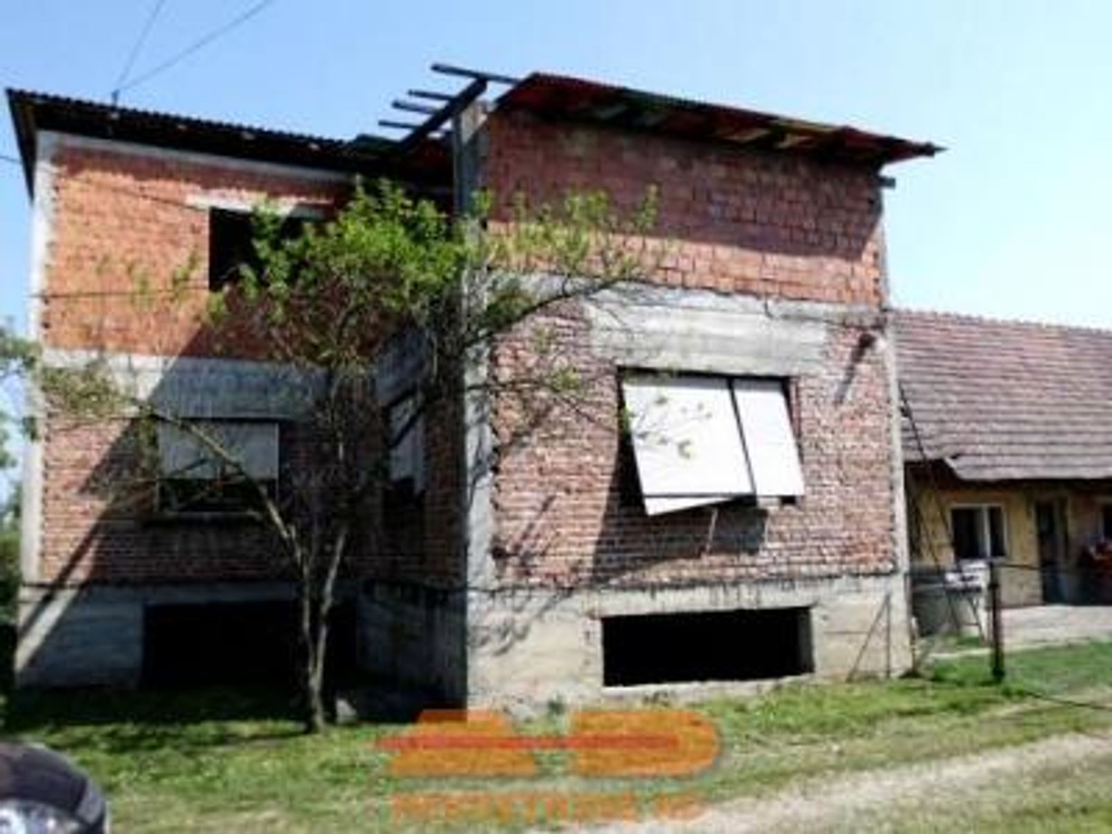 Kuća roh-bau + hala, Veliki Zdenci — fotografija 2