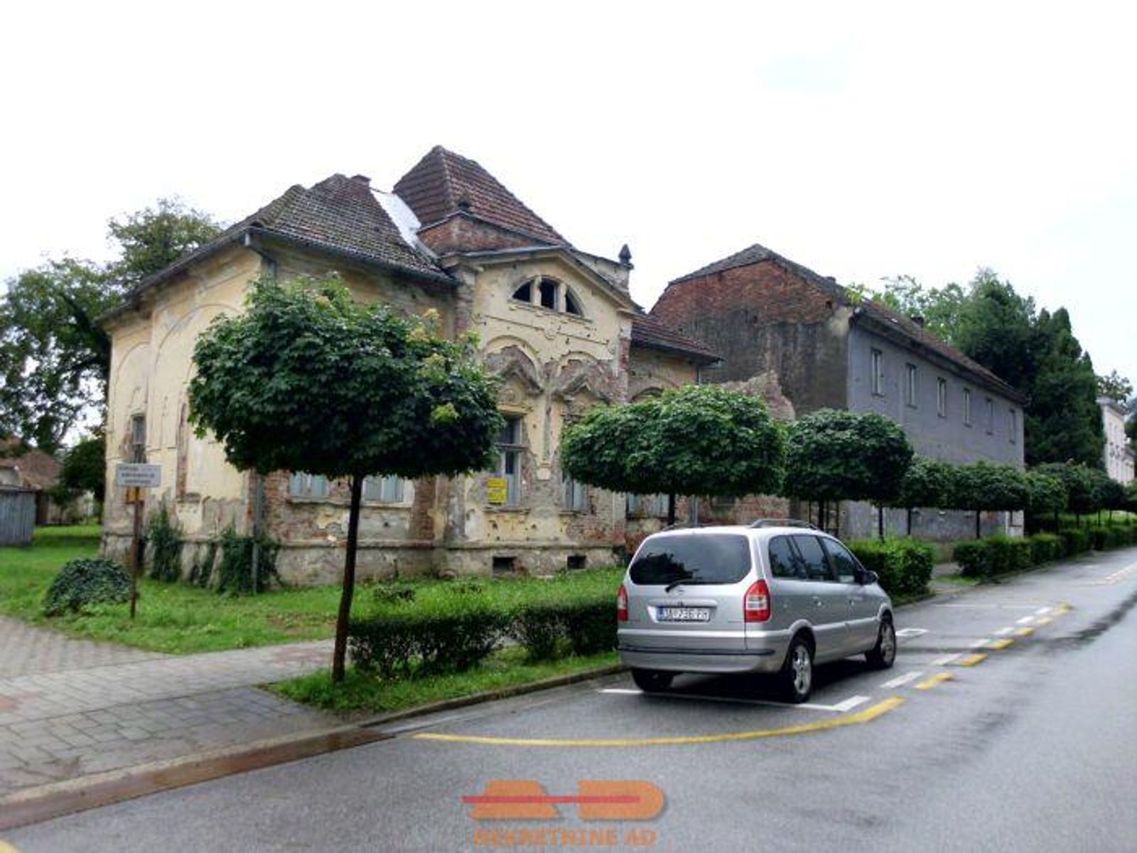 Stara vila pored Lječilišta, u centru Lipika! — fotografija 6