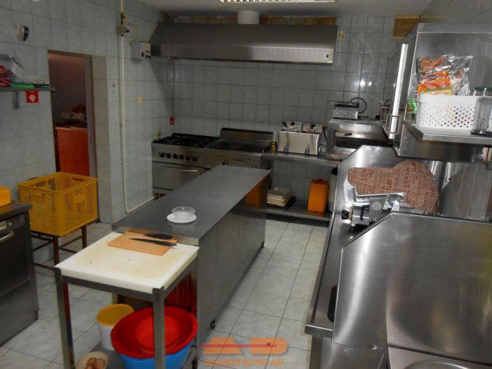 Uhodan, renoviran i opremljen bistro u Siraču! — fotografija 11
