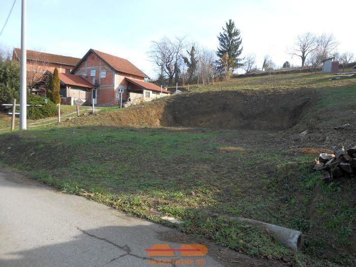 Građ. zemljište sa temeljima i Dozvolom!