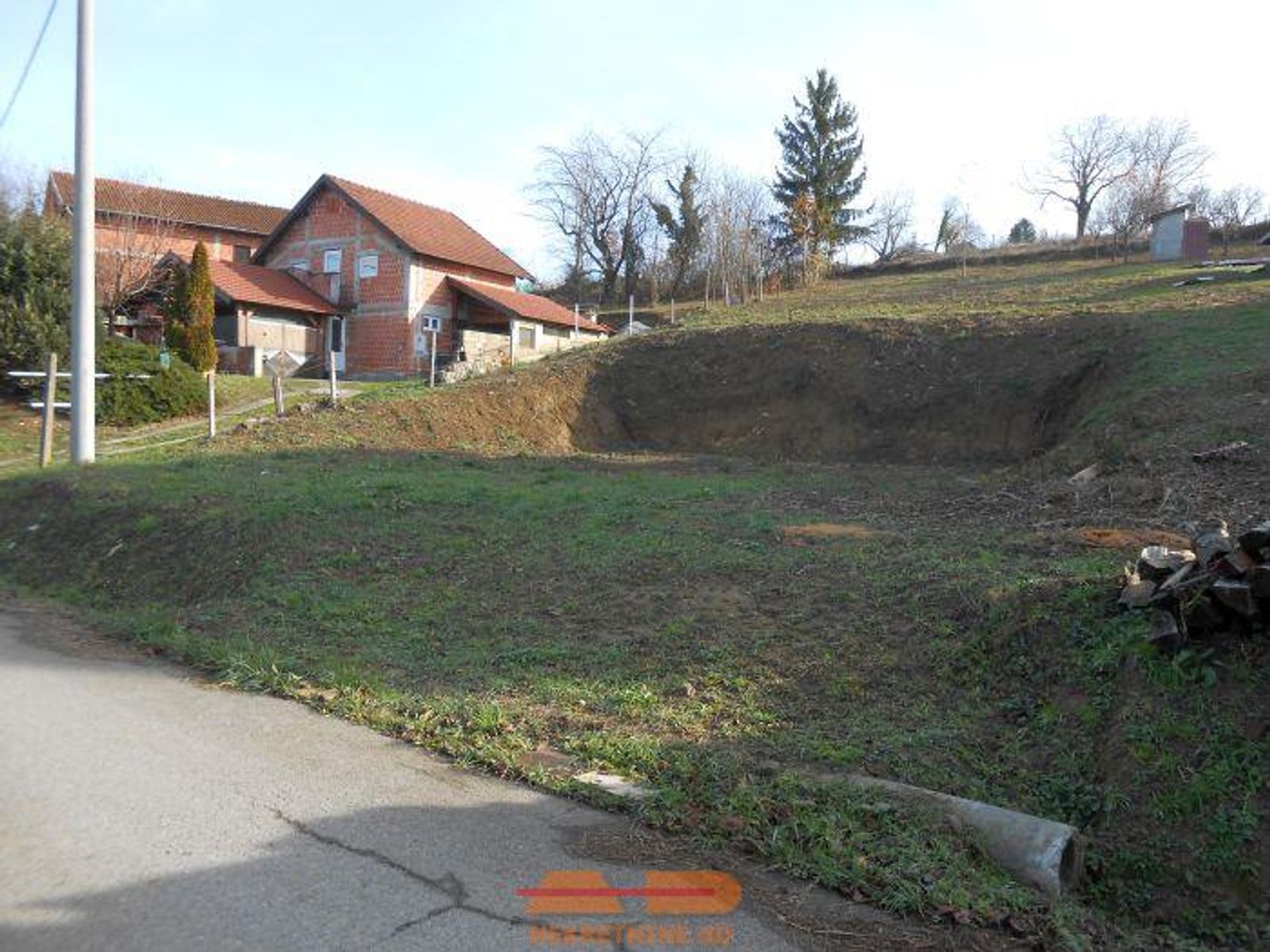Građ. zemljište sa temeljima i Dozvolom!
