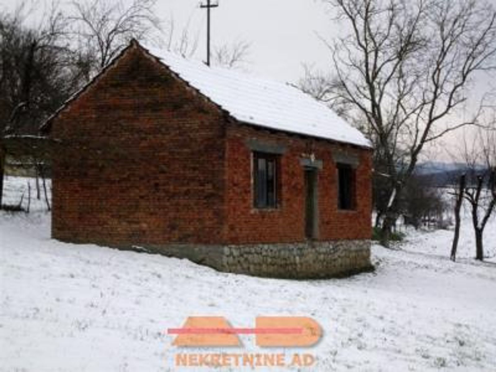 Stara kuća + dvorište, Vrbovac!