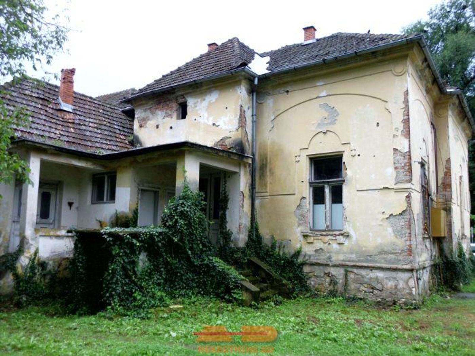 Stara vila pored Lječilišta, u centru Lipika! — fotografija 9