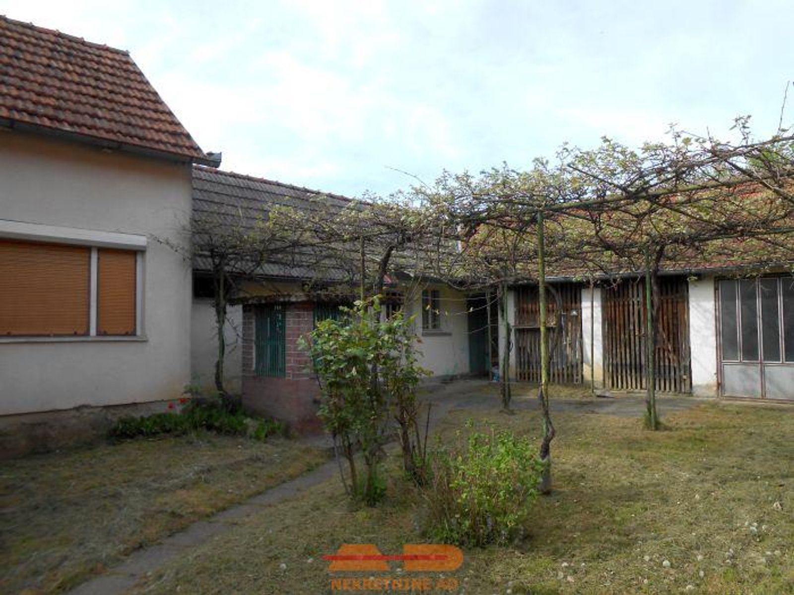 Kuća, pomoćne zgrade, okućnica, Prekopakra! — fotografija 7