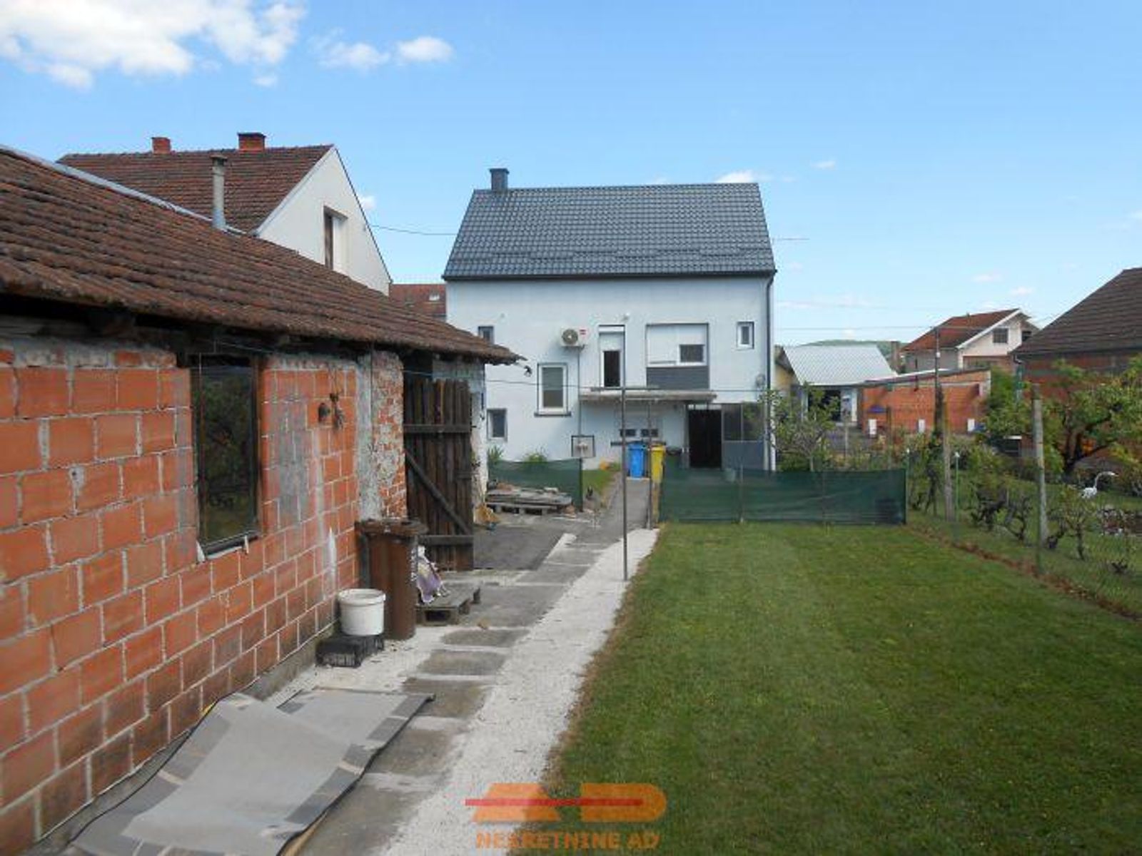 Renovirana, zgrade, parcela 2099 m2! — fotografija 11