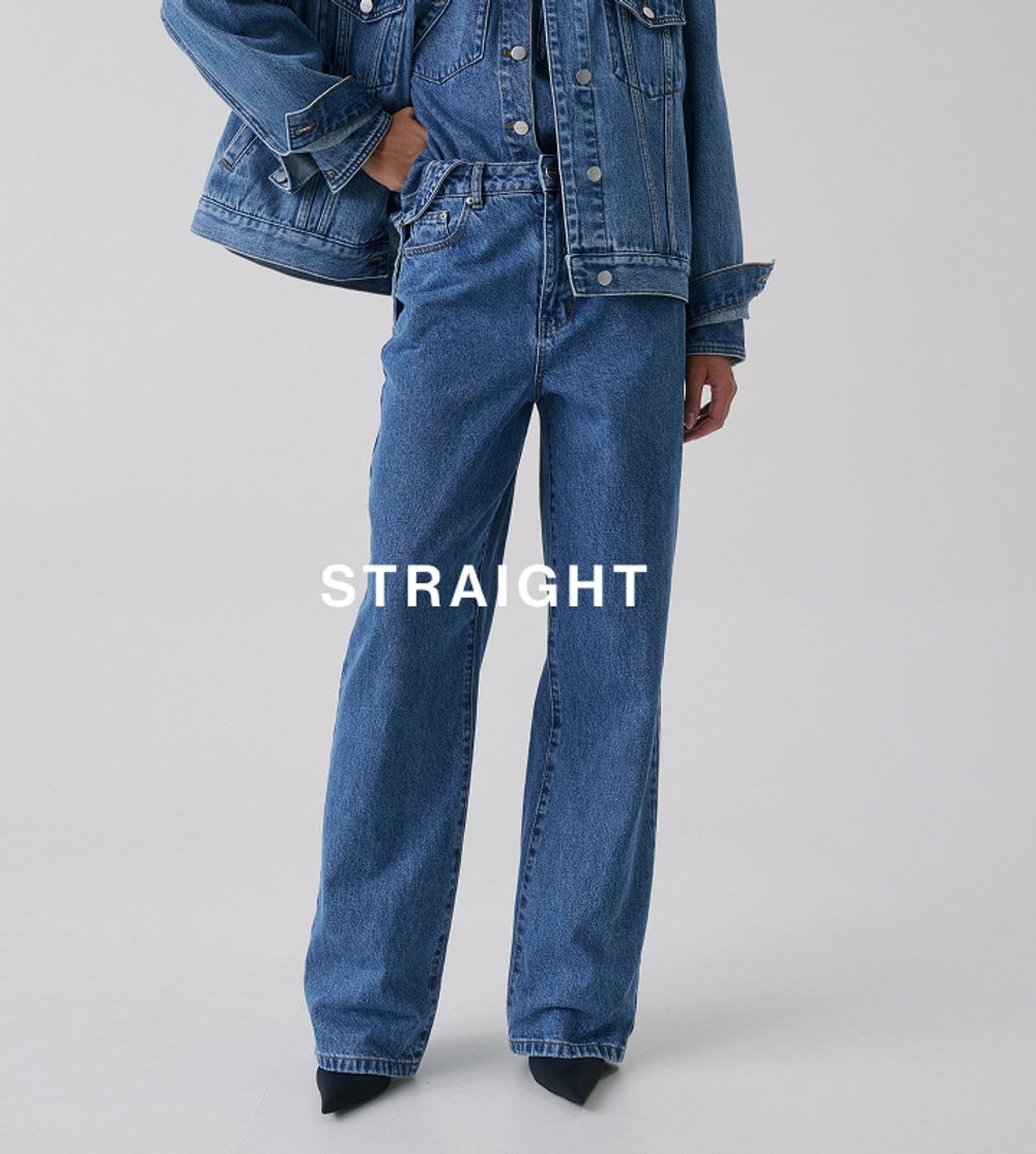 Model standing in classic straight-leg blue jeans – Straight fit.