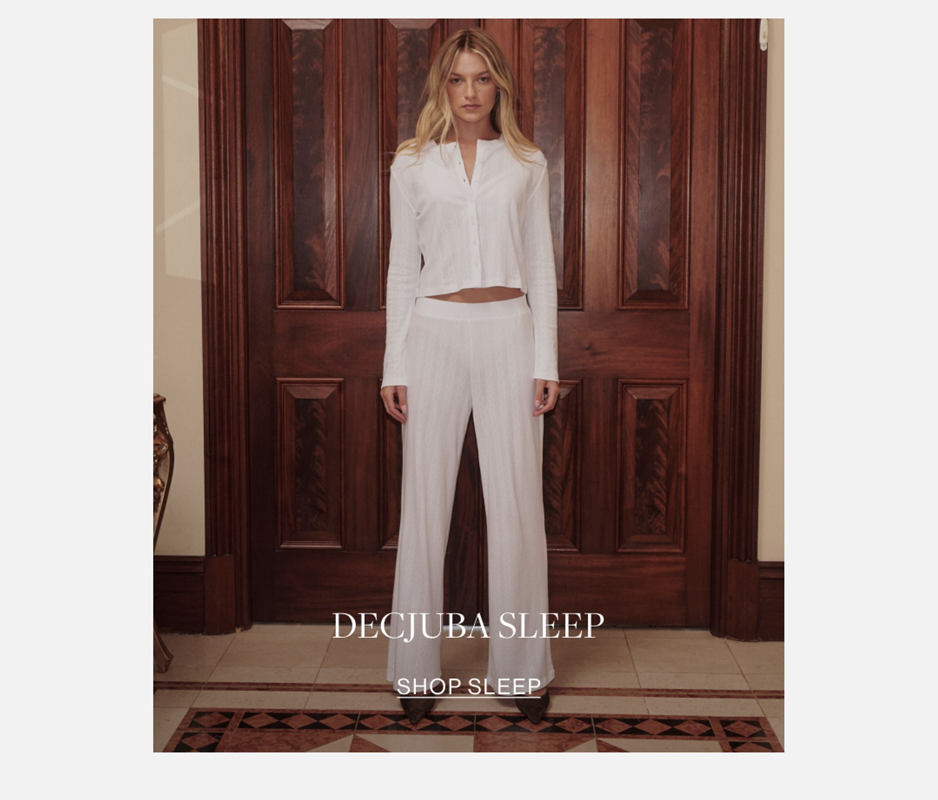 Woman standing posing on a couch in brown sleepwear with text overlay "Decjuba sleep"