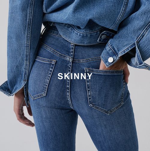 Close-up of back pocket detail on skinny blue jeans – Skinny fit.