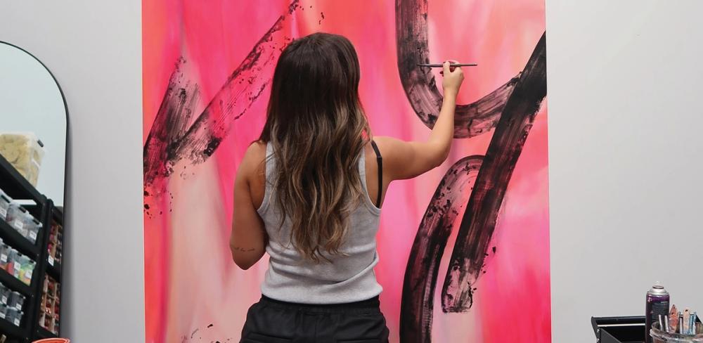 #AMAZING PARTNERS: MEET OUR 2022 CHRISTMAS ARTIST | DECJUBA