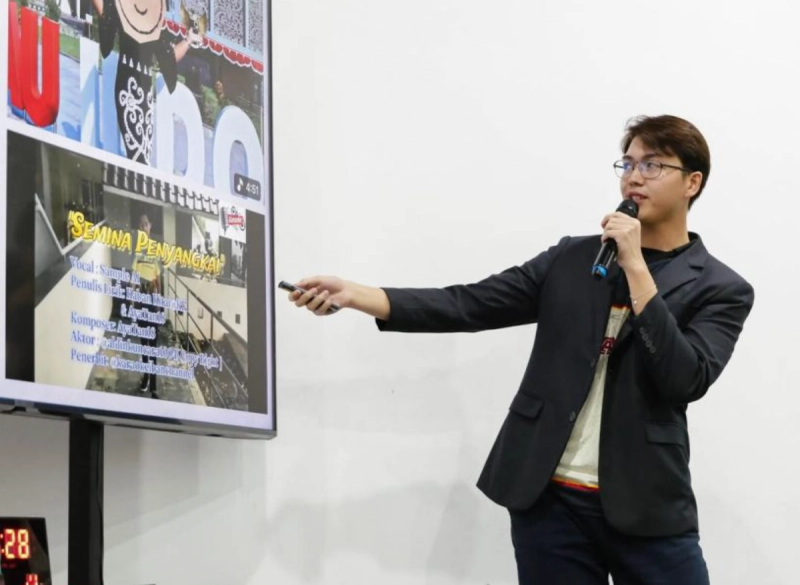 final pitch on stage