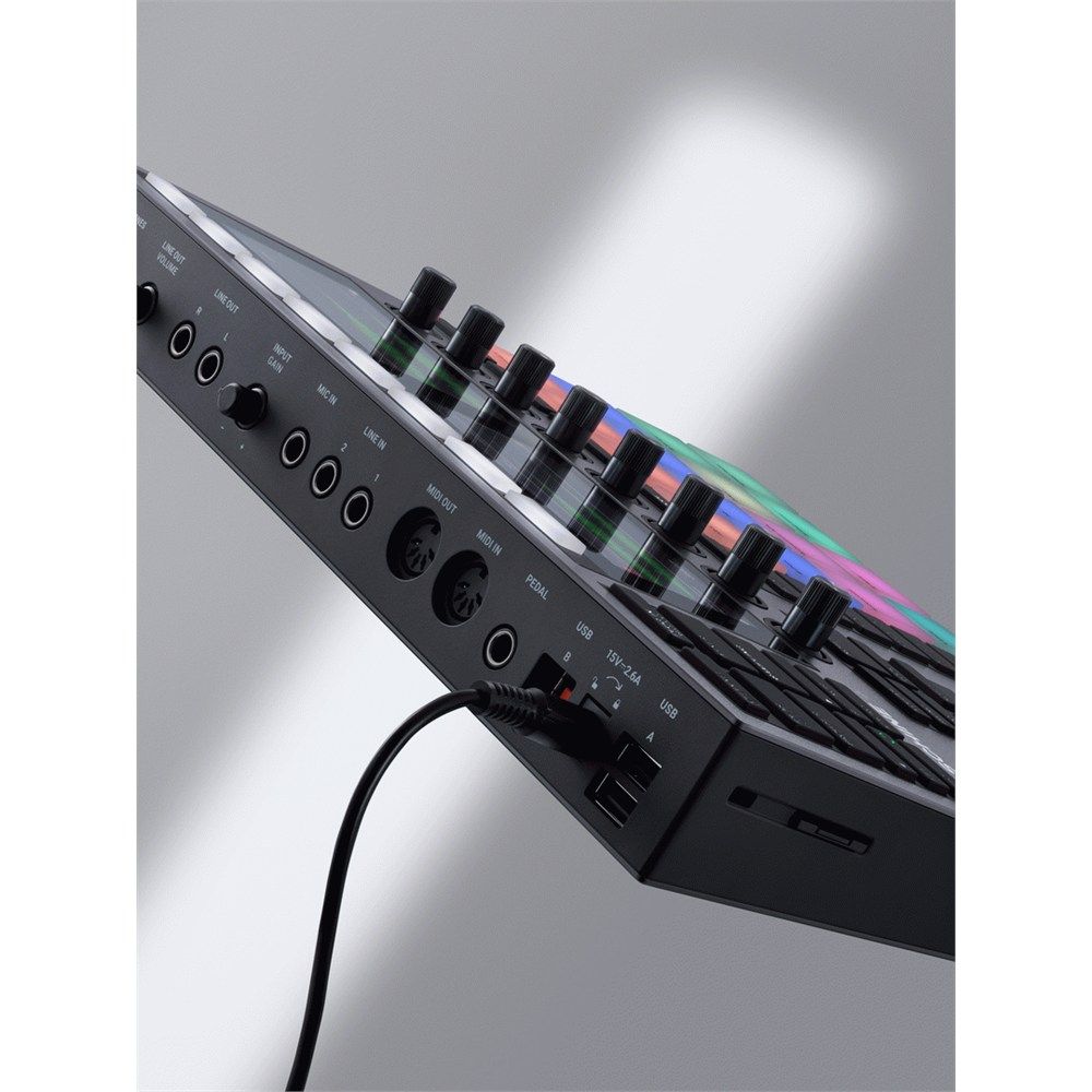 Native Instruments Maschine+ Plus Synth Sampler Sequencer MIDI