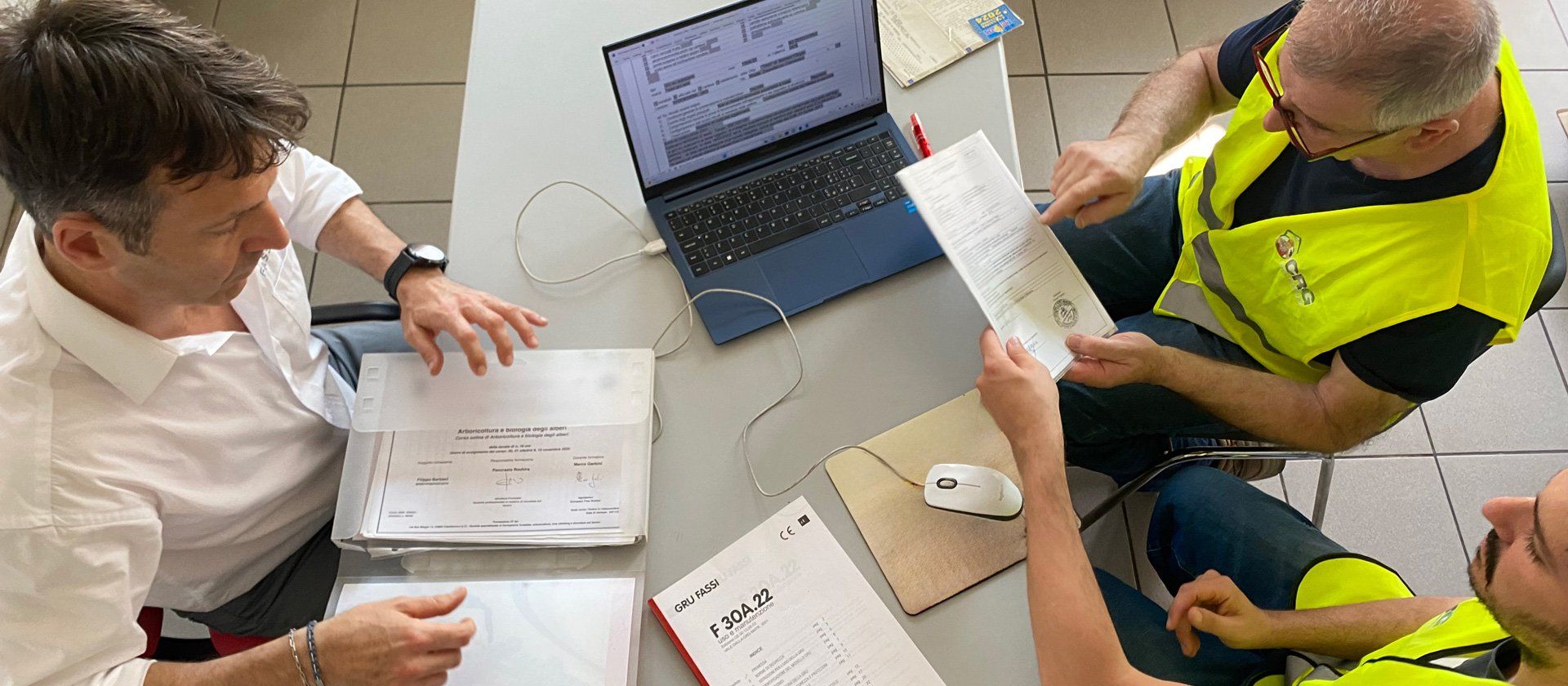 Chi esegue le verifiche periodiche delle gru: ASL, ARPA o privato?