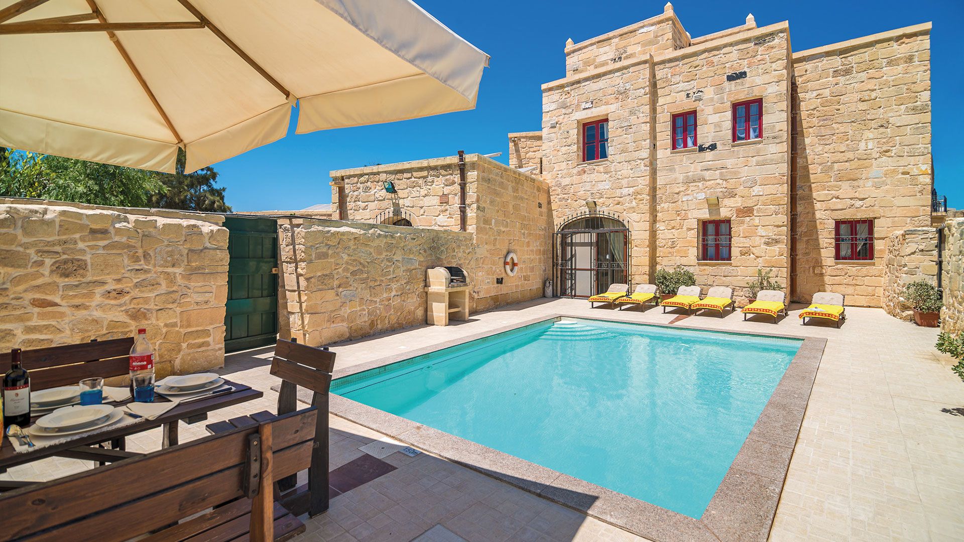 Villa Valletta pool