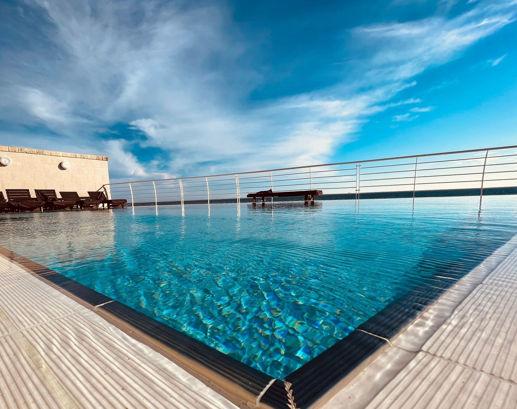 Villa Watersedge pool at the sea's edge