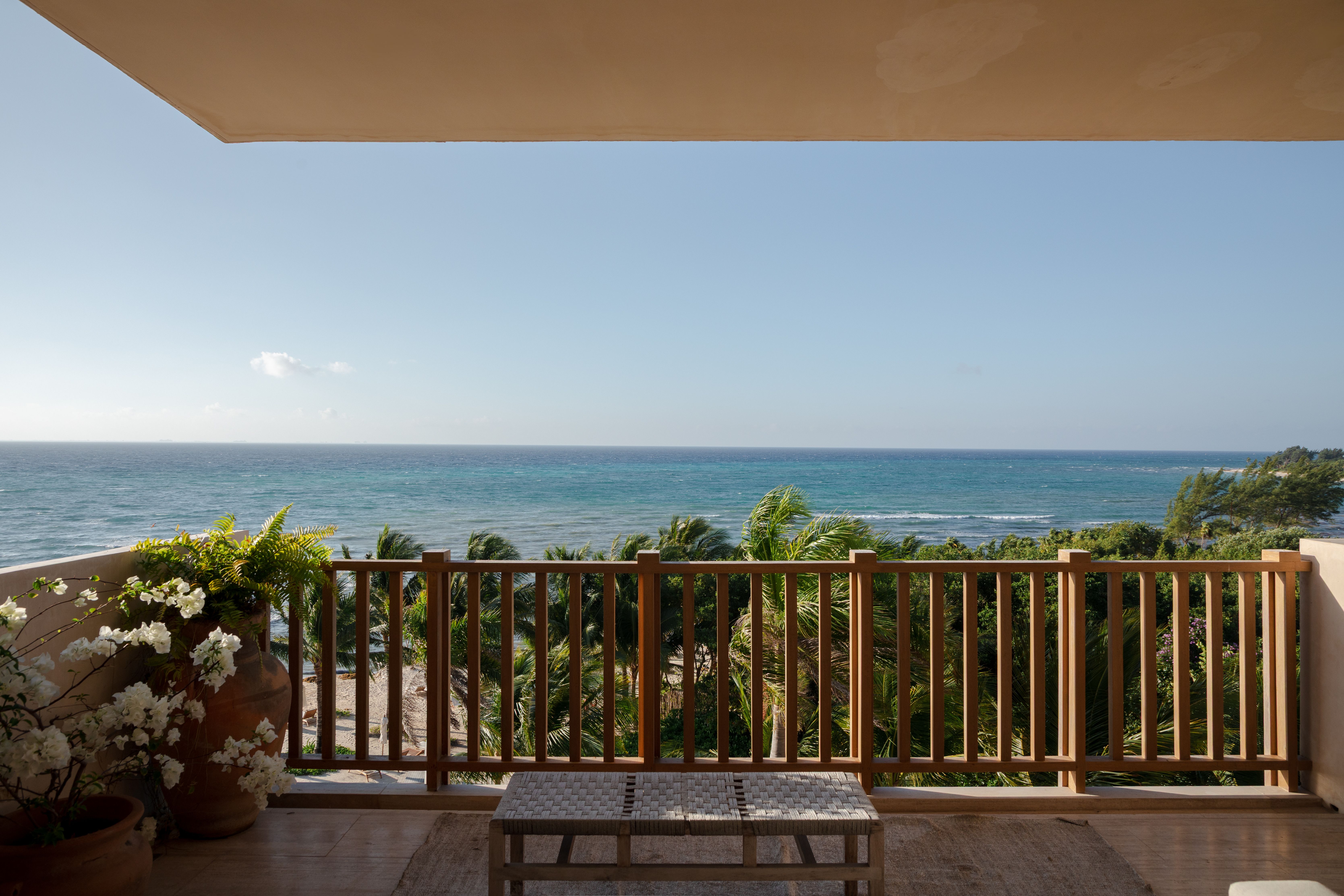 Torres frente al mar Caribe