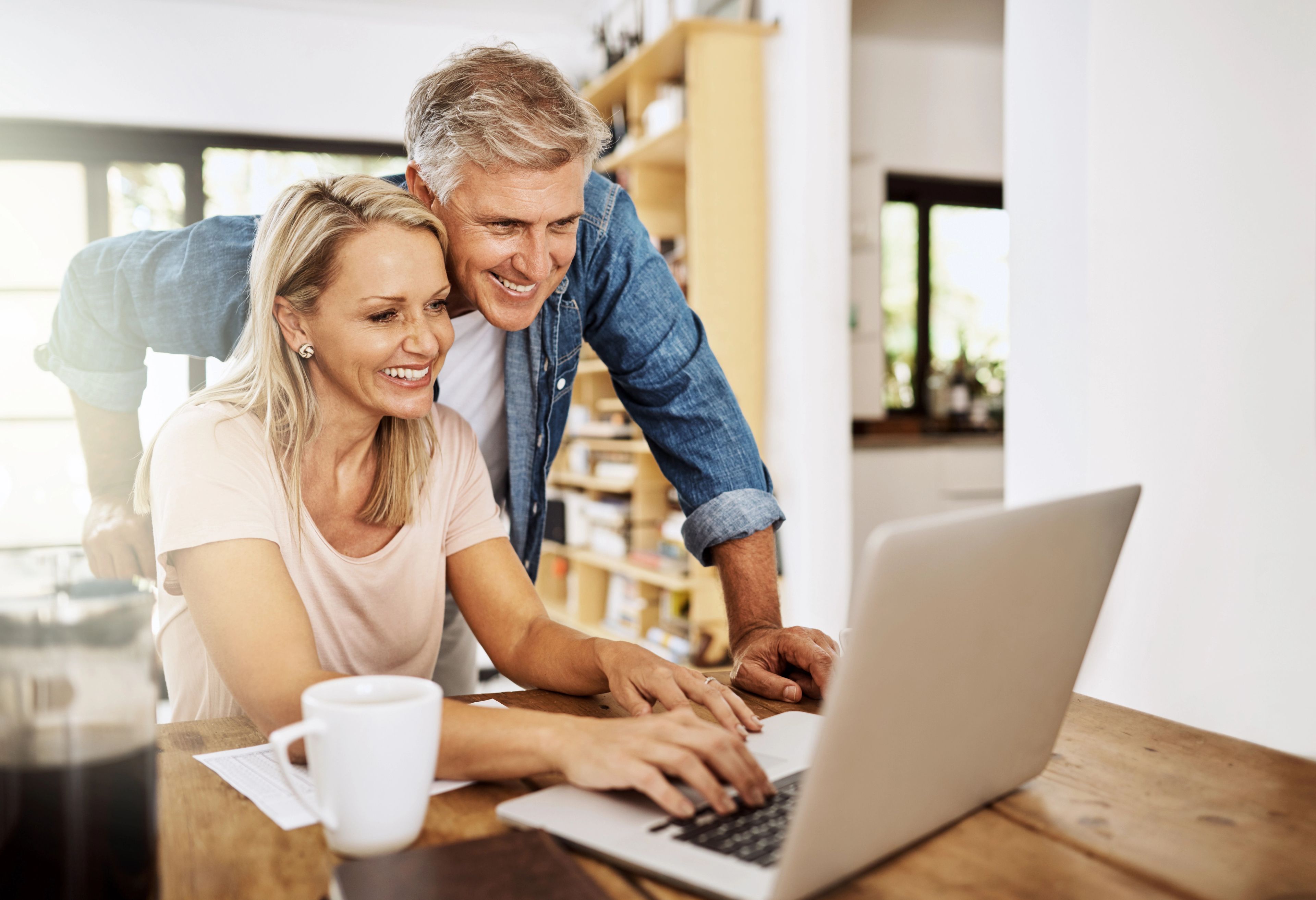 Couple booking a free dental implant e-consultation online with Safe Smile Implants