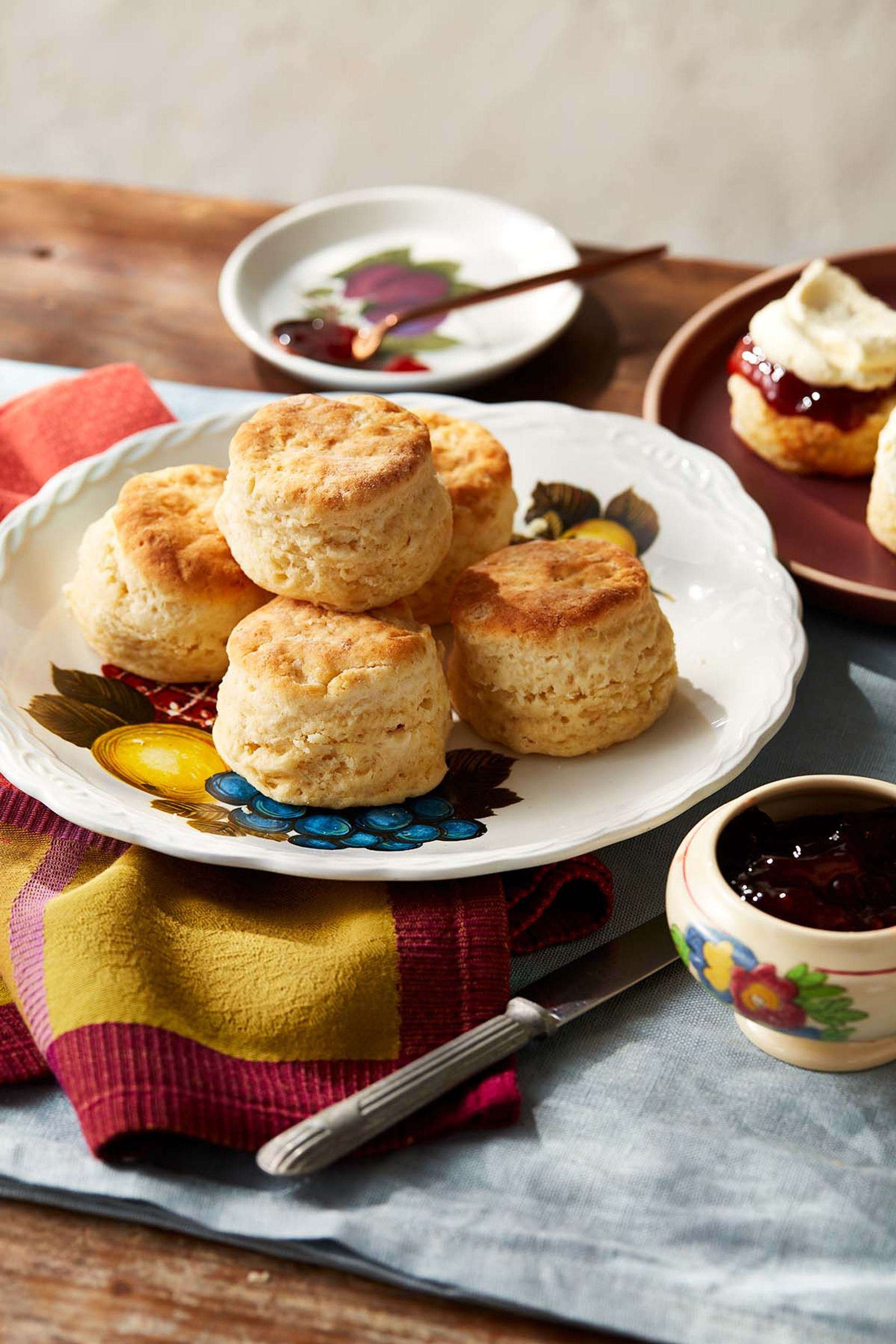 5 scones on a plate