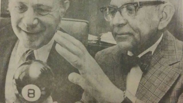 Abe Bookman (right) with Alabe Craft’s president and sales manager Sid Korey in 1973, Photograph by Jack Klumpe