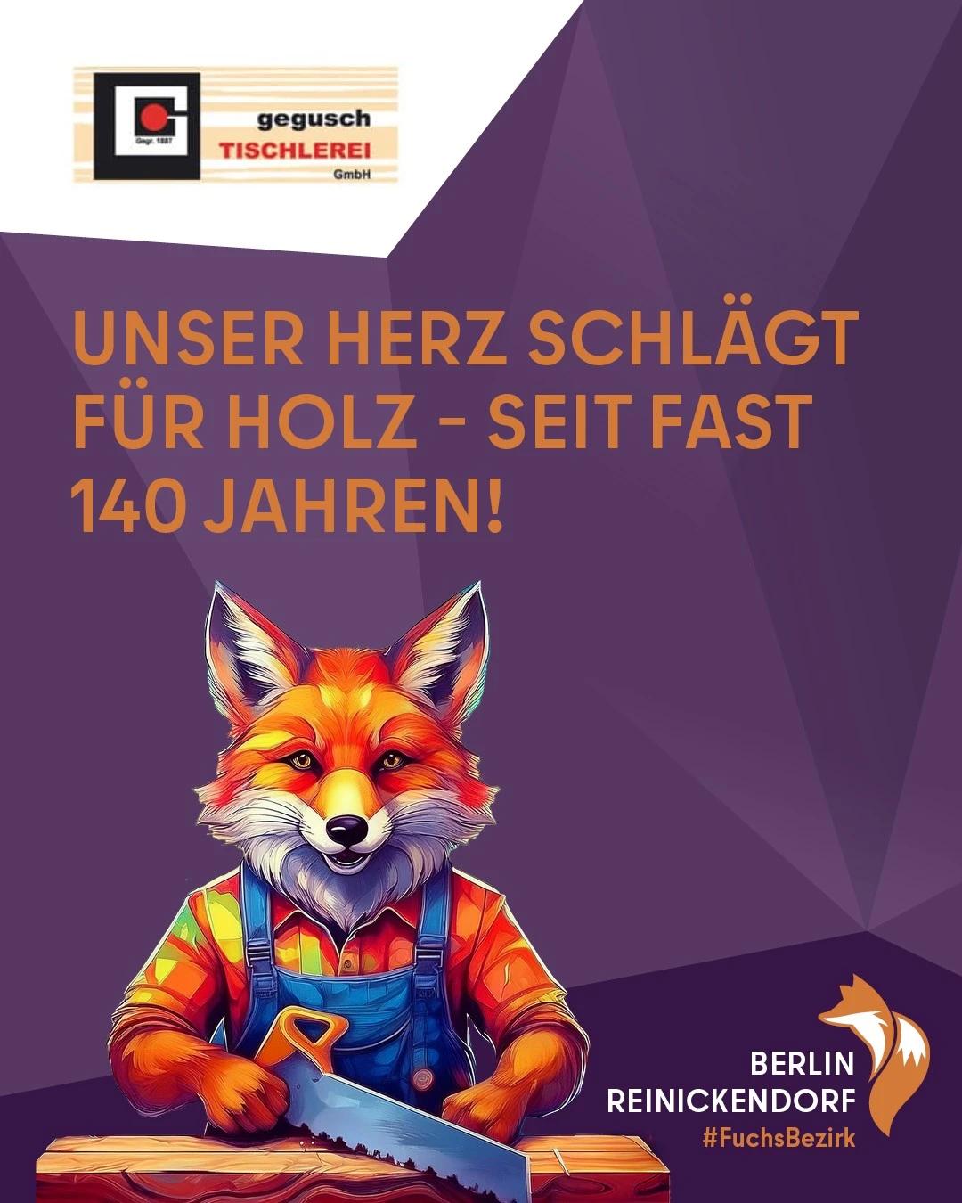 Plakat der Kampagne #FuchsBezirk: Ein gezeichneter Fuchs in Latzhose sägt ein Brett, darüber der Schriftzug „Unser Herz schlägt für Holz — seit fast 140 Jahren!"