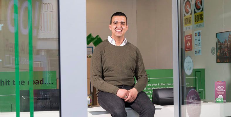 Hicham Lachkar in zijn bedrijf