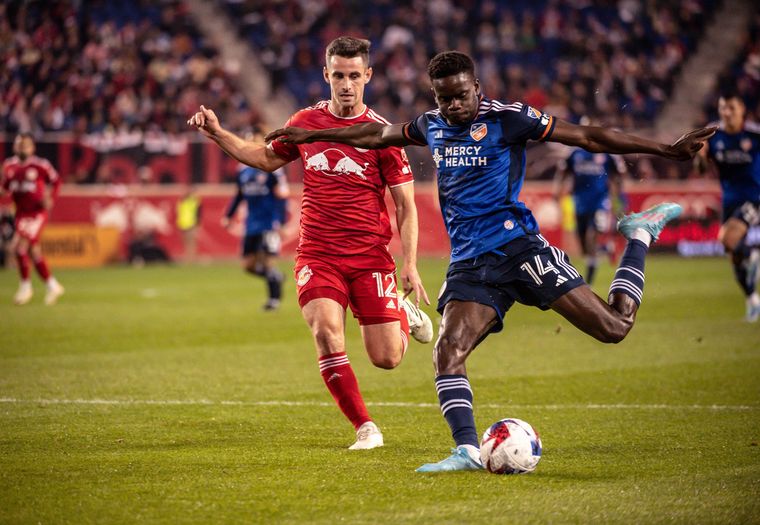 FC Cincinnati Clinches Thrilling Playoff Victory in Penalty Shootout