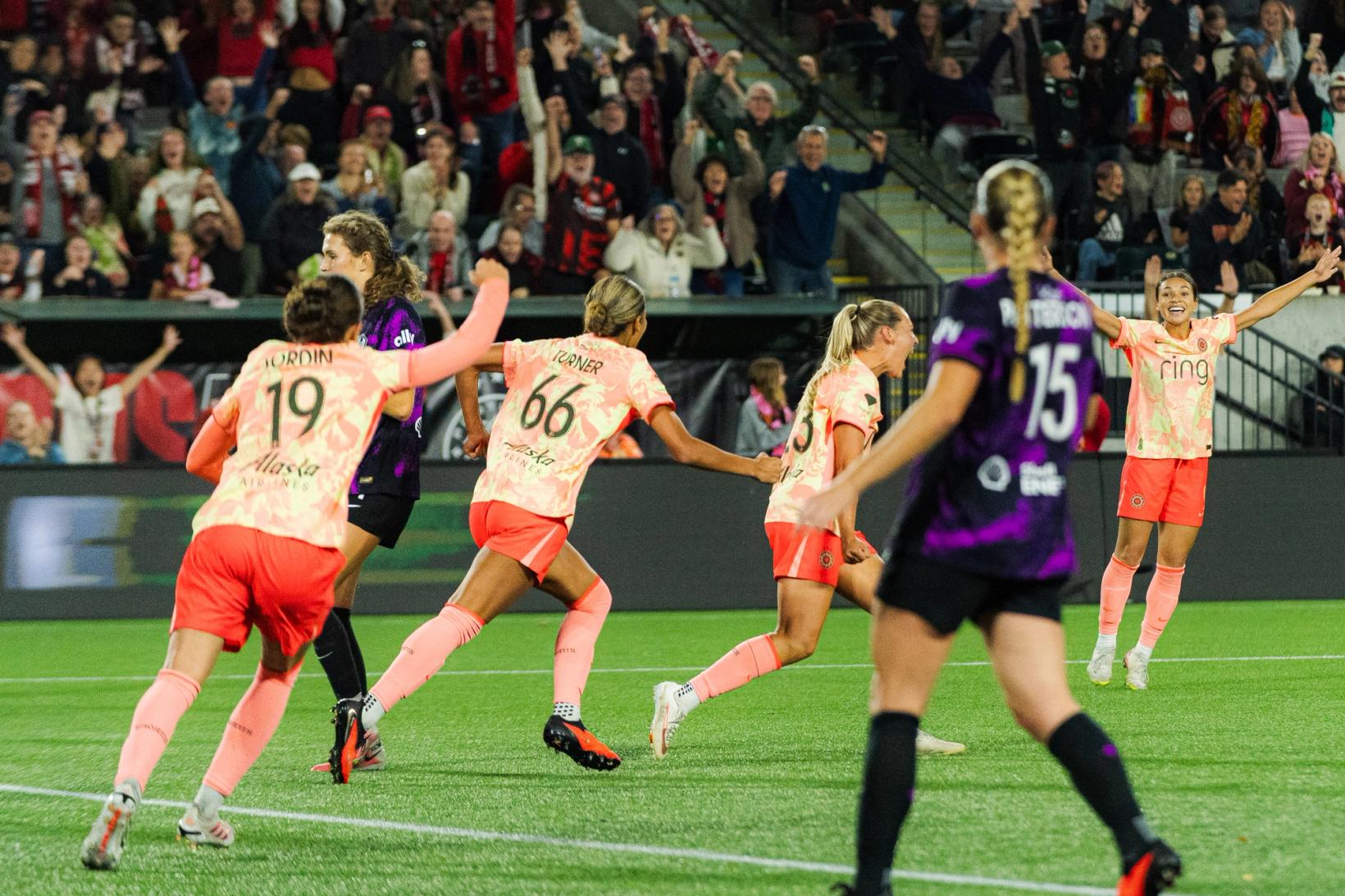 Portland Thorns players celebrate during the match against Houston Dash — Photo Credit: Aaron Leopold/Undrafted
