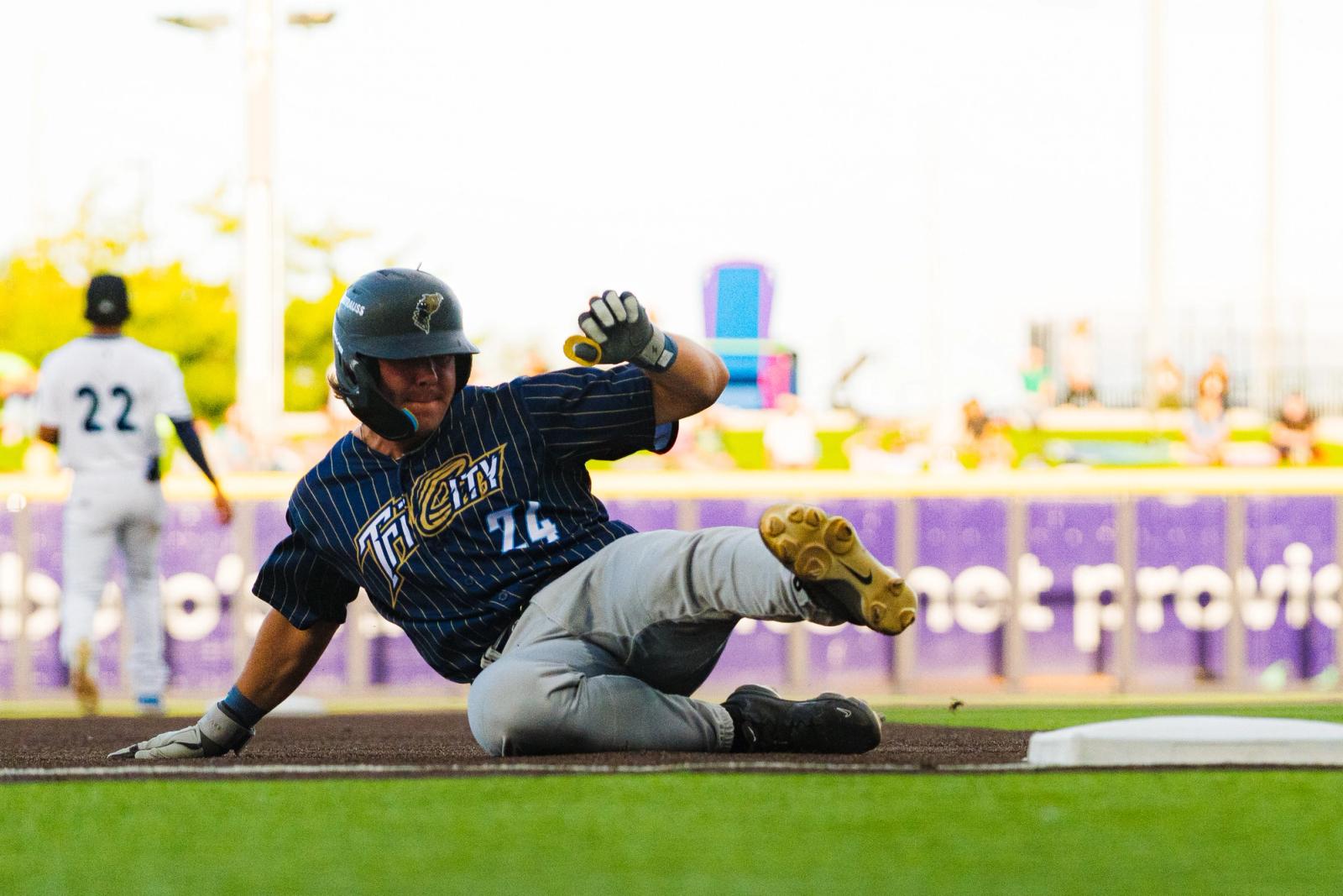 Baseball action Hops vs Dust Devils — Photo Credit: Aaron Leopold/Undrafted