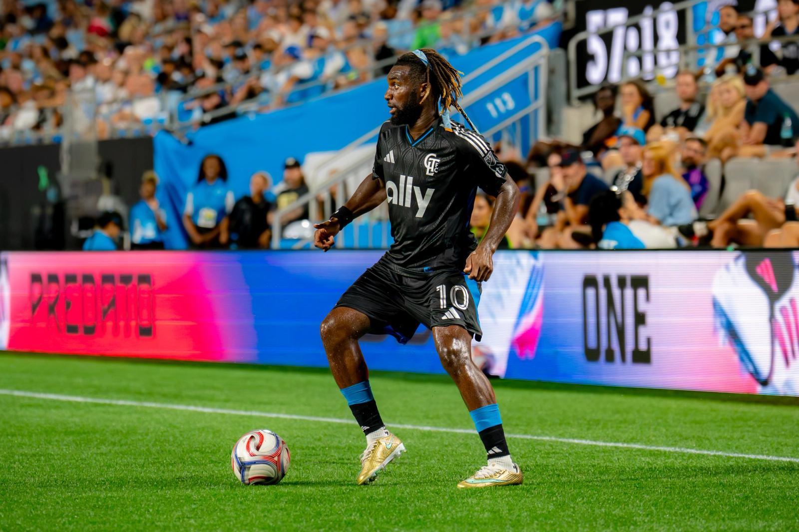 Charlotte FC midfielder dribbles during the Sept. 5, 2026 match vs Houston Dynamo. Photo Credit: Arturo Rosales Sevilla/Undrafted