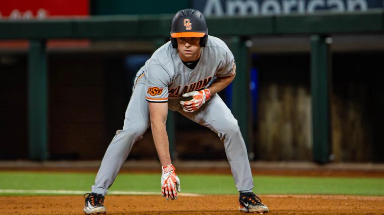 Oklahoma State baseball player takes a lead off base