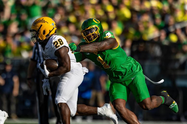 Oregon Ducks Survive Tough Test Against Idaho Vandals: Key Takeaways from the Game