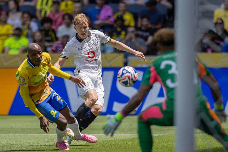 Dortmund Edges Sundowns in Club World Cup Thriller Amid Scorching Conditions