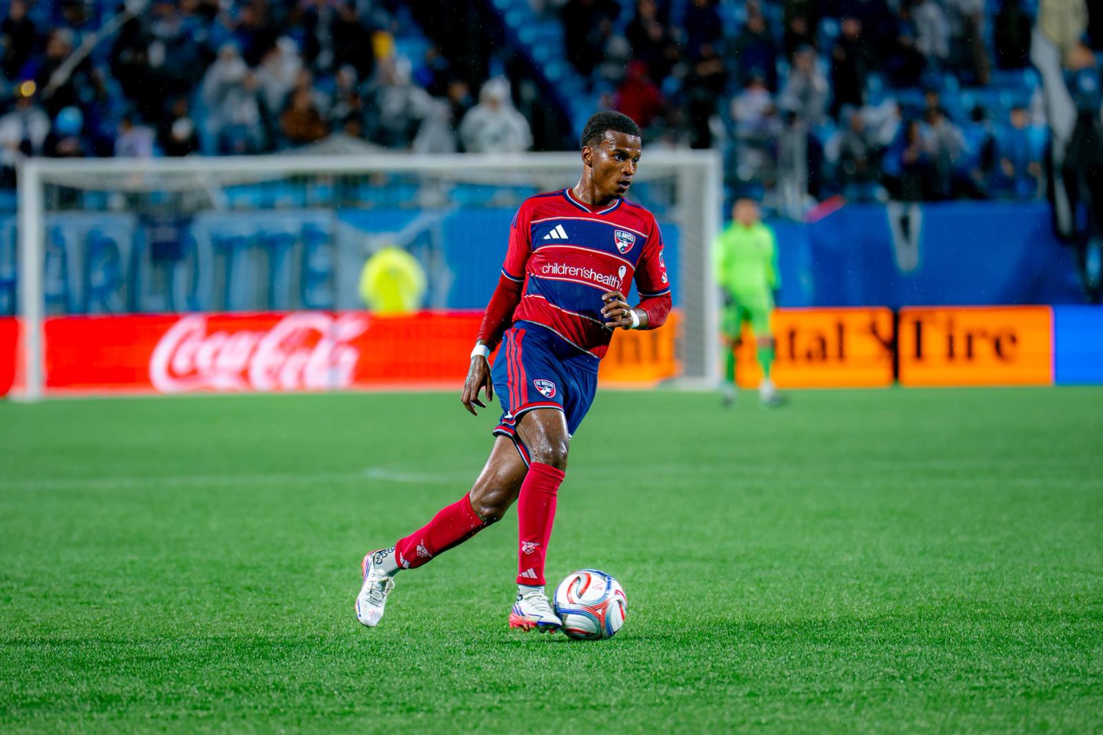 FC Dallas attacker dribbles toward goal against Charlotte FC. Photo Credit: Arturo Rosales Sevilla/Undrafted