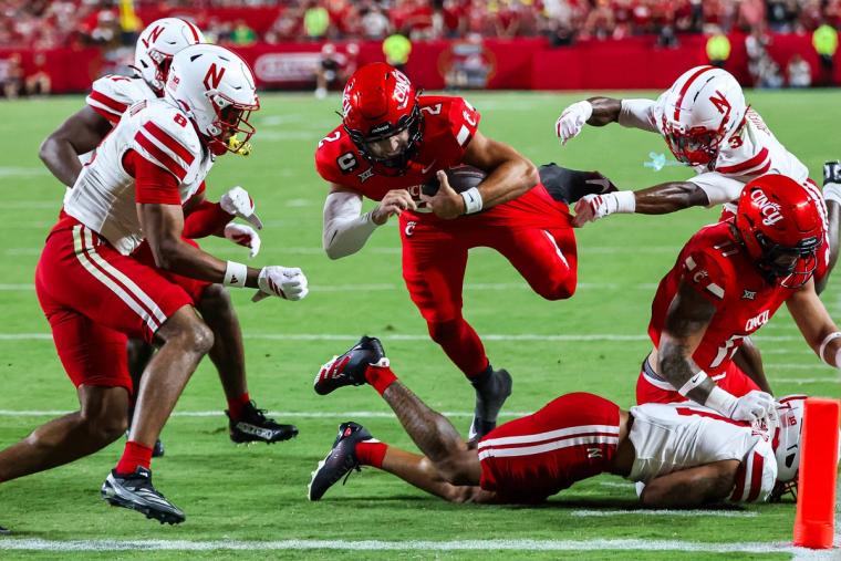Raiola, Hartzog Deliver in Gritty Arrowhead Debut as Huskers Snap Power 5 Curse