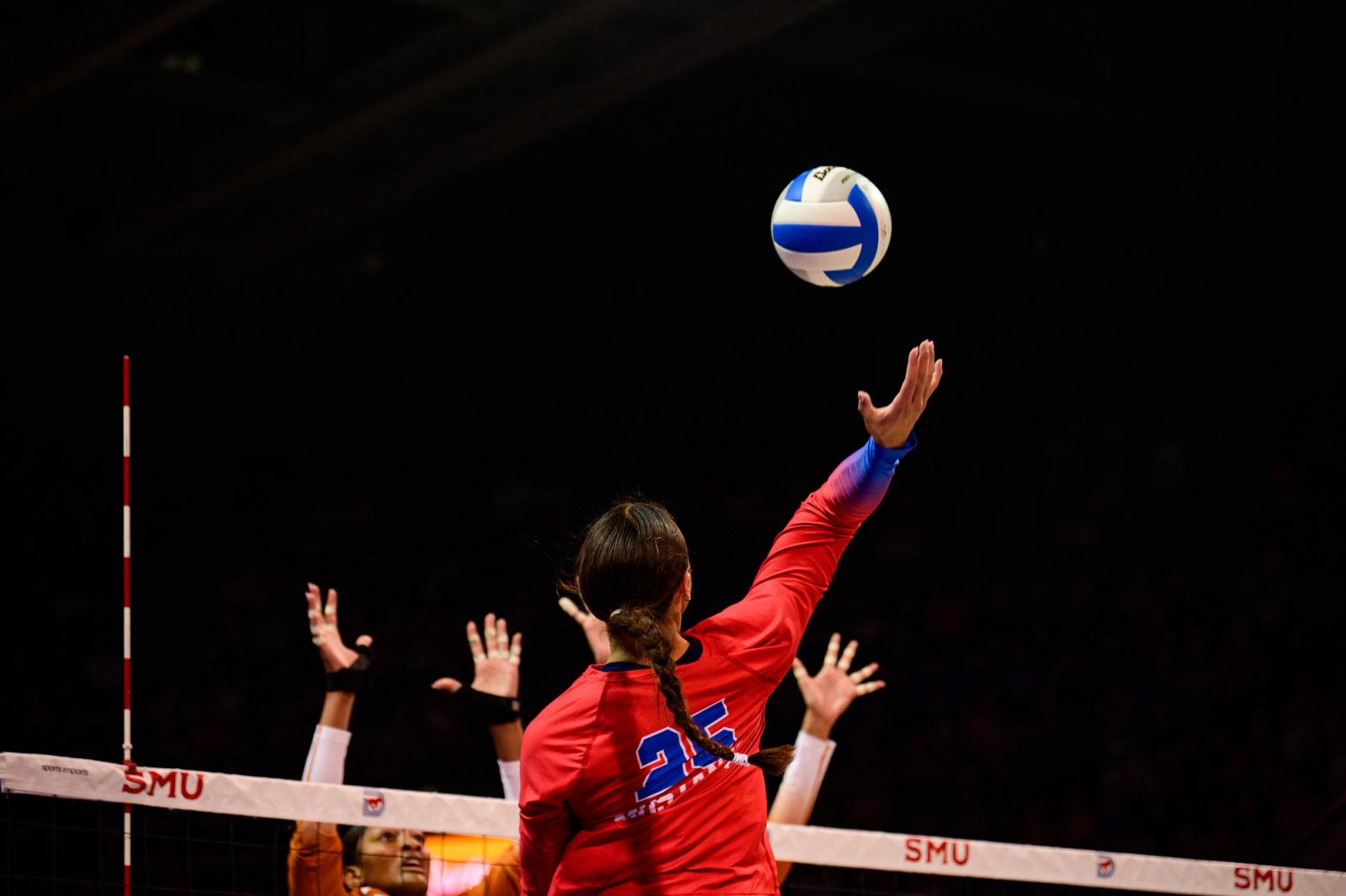 Texas vs SMU volleyball intensity in five-set thriller — Photo Credit: Luis Revilla Mata/Undrafted