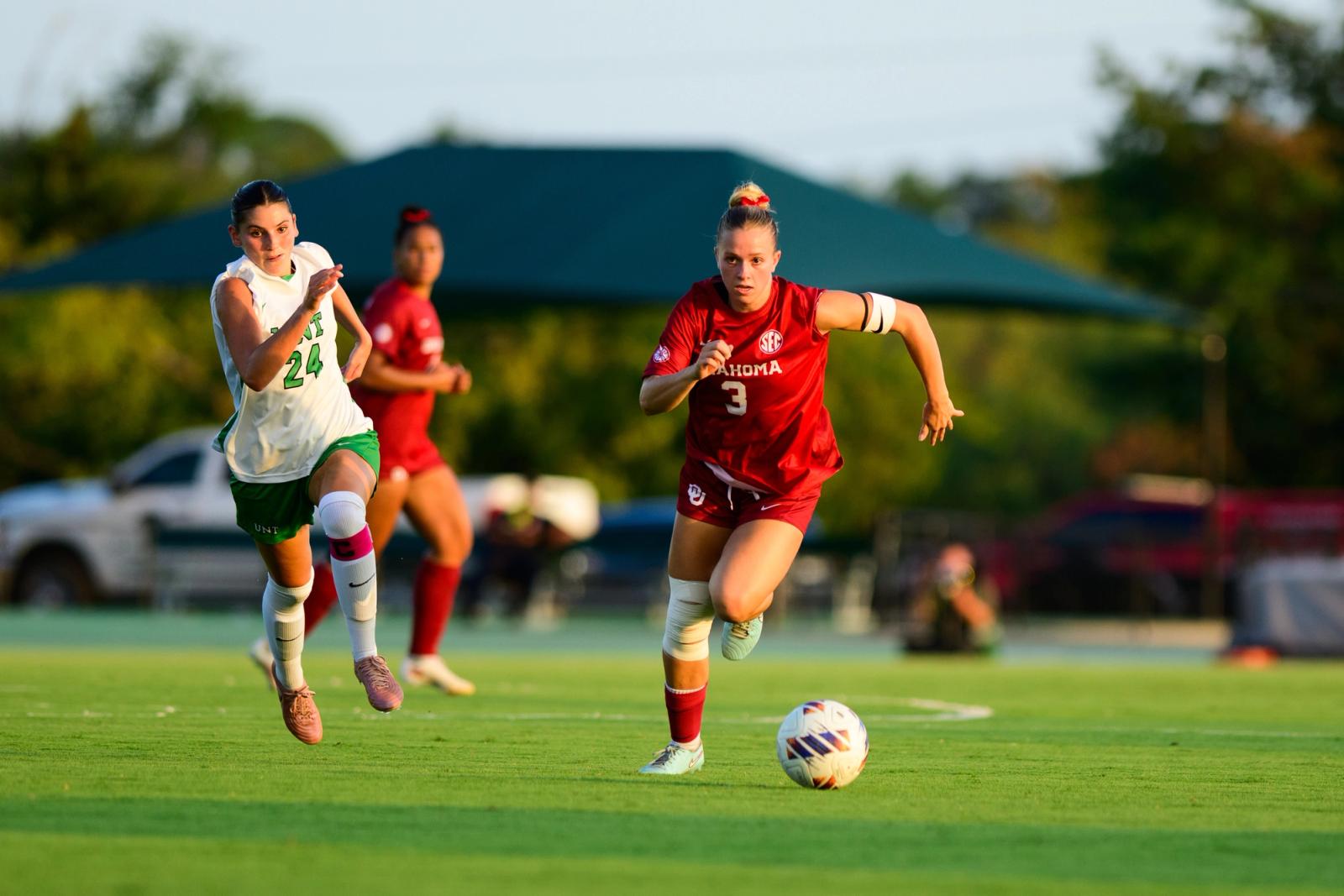 North Texas and Oklahoma battle in midfield — Photo Credit: Luis Revilla Mata/Undrafted