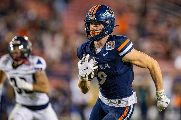 Roadrunners Turn a Slow Start Into a Bowl-Game Beatdown
