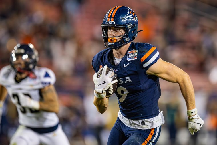 Roadrunners Turn a Slow Start Into a Bowl-Game Beatdown