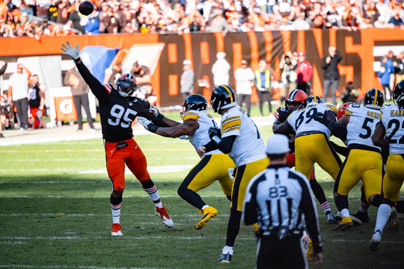 Cleveland Browns and Pittsburgh Steelers players during their game in Cleveland on October 31, 2021.