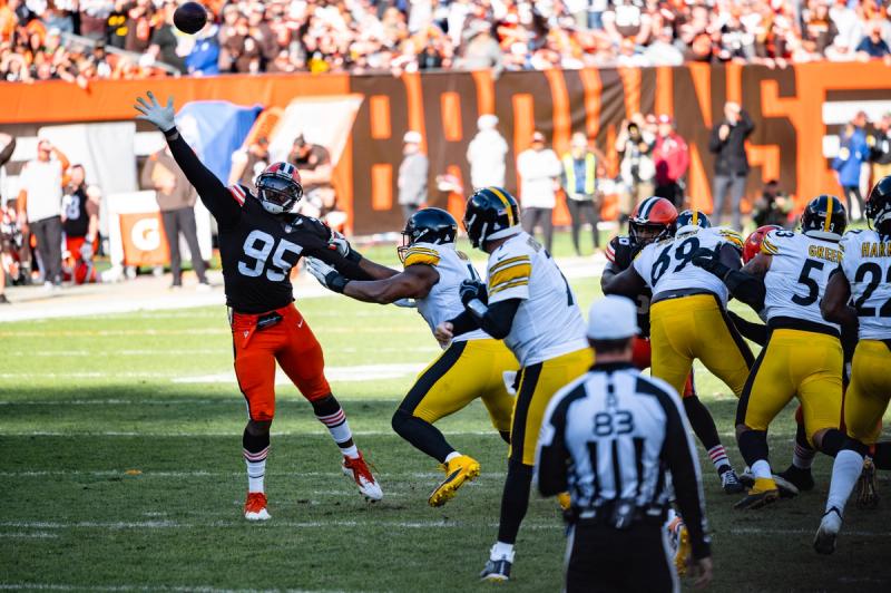 Cleveland Browns and Pittsburgh Steelers players during their game in Cleveland on October 31, 2021.