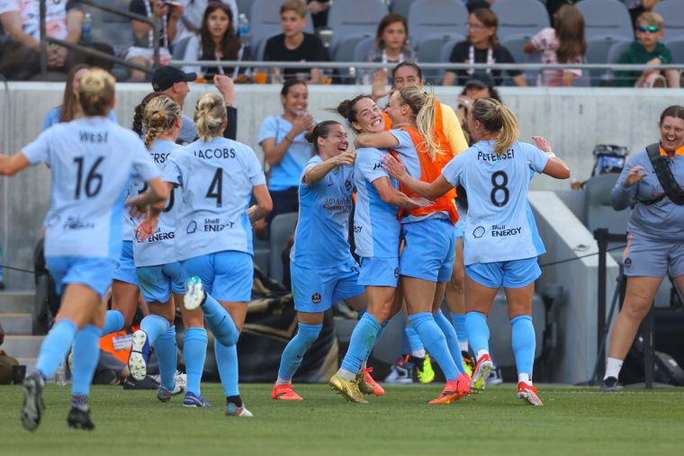 Paige Nielsen Scores Against Former Team to Send the Dash Home with a Win