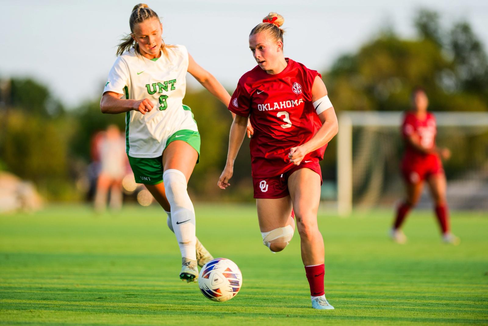 College soccer intensity Oklahoma vs UNT — Photo Credit: Luis Revilla Mata/Undrafted