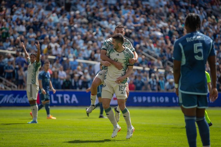 A Thrilling Comeback at Children's Mercy Park: Sporting KC and Portland Timbers Clash in 3-3 Draw