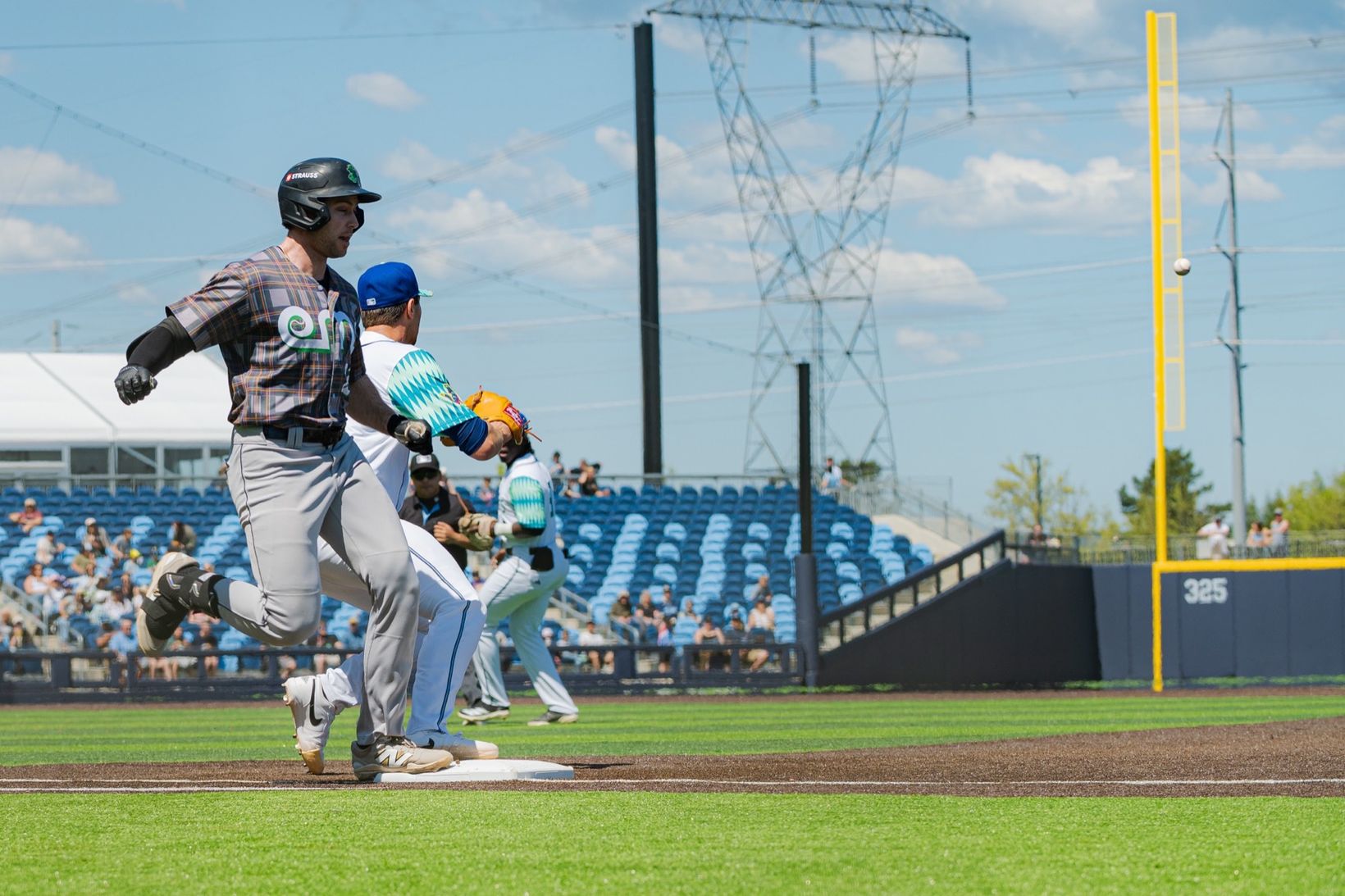 Hillsboro Hops vs Eugene Emeralds at Hops Ballpark — Photo Credit: Aaron Leopold/Undrafted