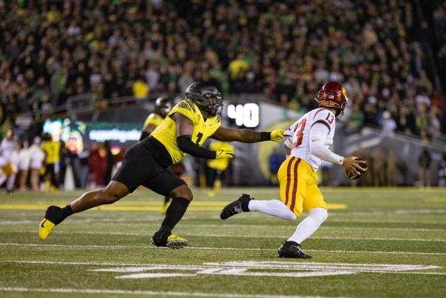 Oregon Ducks Overcome Late Surge to Secure Pac-12 Championship Berth