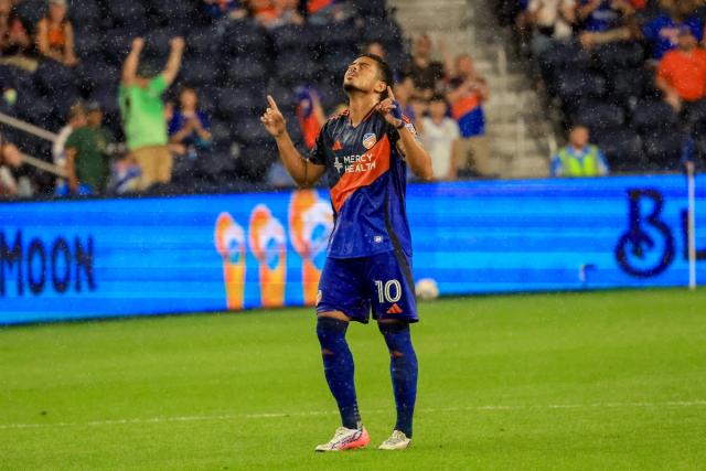 FC Cincinnati's Evander celebrates his stoppage-time winning goal against New York City FC in the rain during the August 19, 2026 match at TQL Stadium.